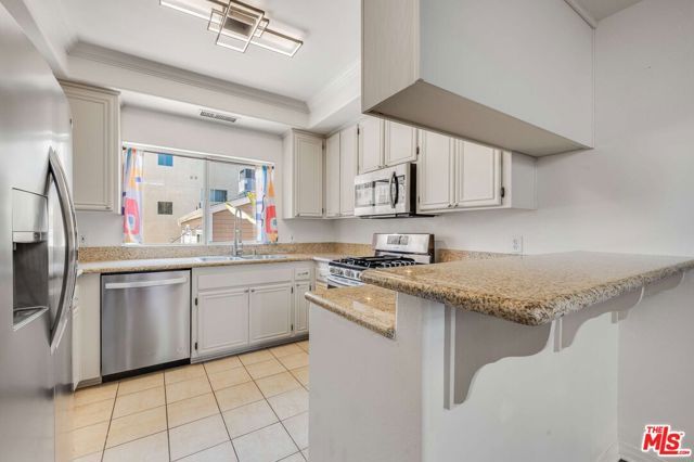 10924 Bloomfield Street 7, Los Angeles, CA 91602