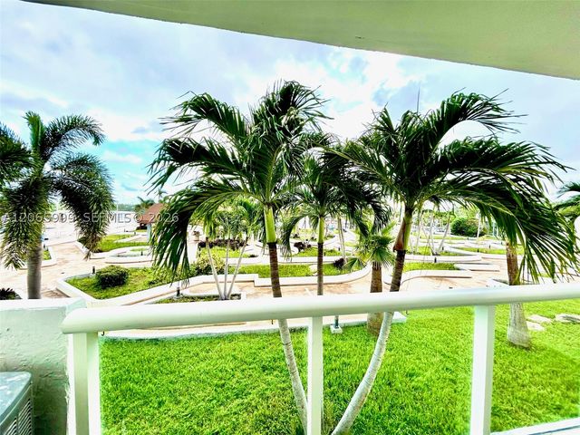 13499 Biscayne Blvd 506, North Miami, FL 33181