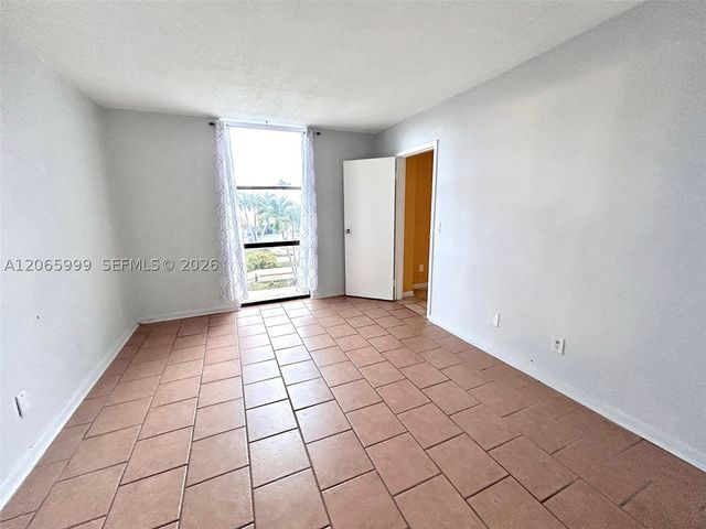 13499 Biscayne Blvd 506, North Miami, FL 33181