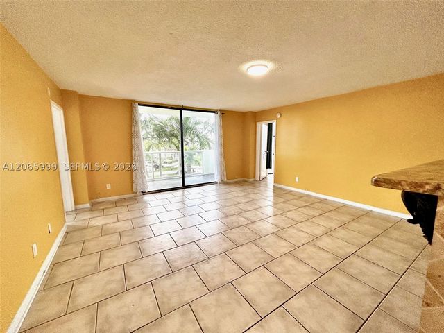 13499 Biscayne Blvd 506, North Miami, FL 33181