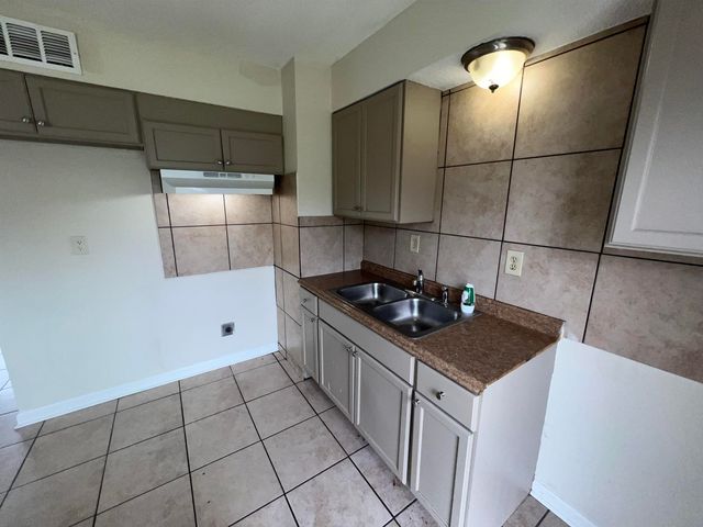 580 BLACKHAWK RD, Memphis, TN 38109