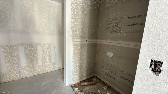 3449 NE 8th PL, Cape Coral, FL 33909