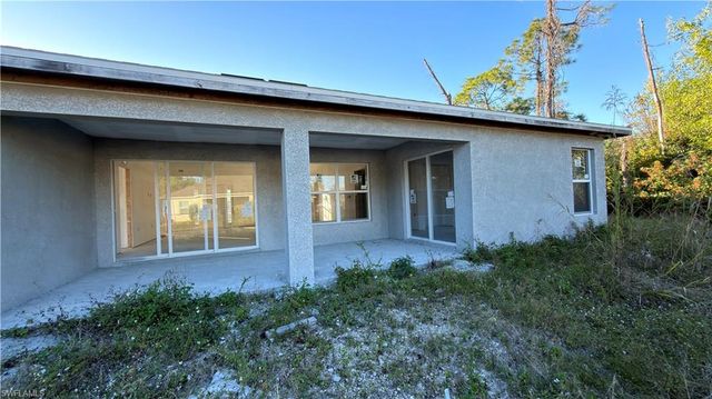 3449 NE 8th PL, Cape Coral, FL 33909