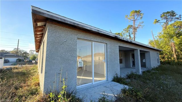 3449 NE 8th PL, Cape Coral, FL 33909