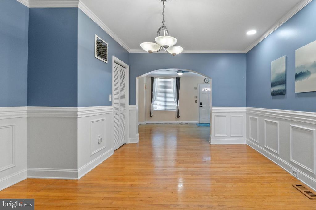 Image 11 of property listing at 3739 ELM AVE, Baltimore, MD 21211