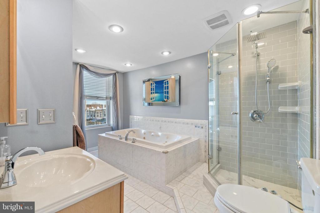 Image 29 of property listing at 3739 ELM AVE, Baltimore, MD 21211