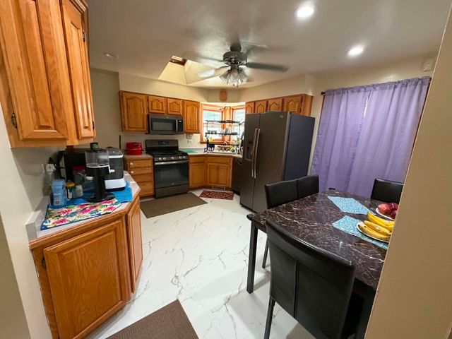 2444 Linden Avenue, Waukegan, IL 60087