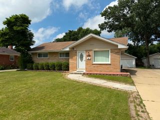 2444 Linden Avenue, Waukegan, IL 60087