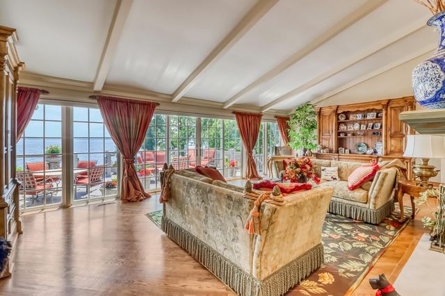 919 N Shore Drive, Detroit Lakes, MN 56501