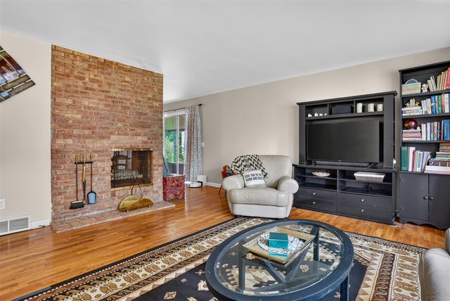 2410 Rossiter Place, Lansing, MI 48911