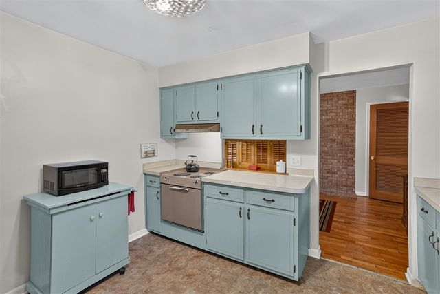 2410 Rossiter Place, Lansing, MI 48911