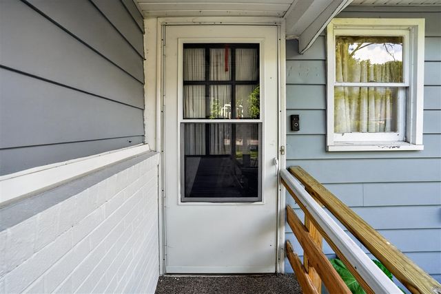 2410 Rossiter Place, Lansing, MI 48911