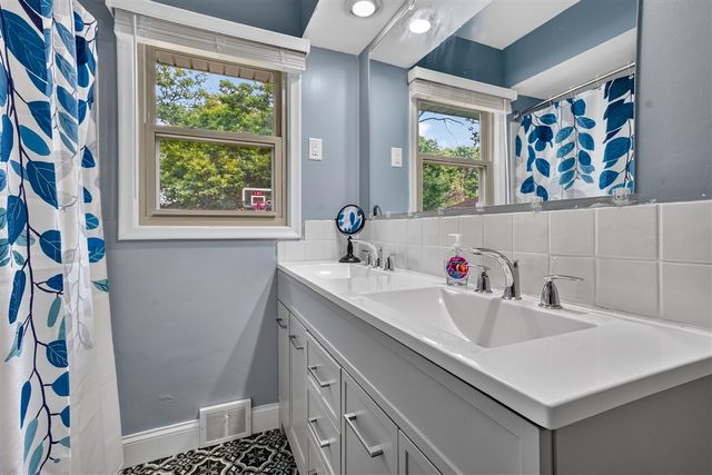 2410 Rossiter Place, Lansing, MI 48911