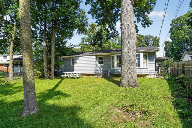 2410 Rossiter Place, Lansing, MI 48911
