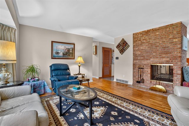 2410 Rossiter Place, Lansing, MI 48911