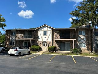 9S120 Lake Drive 15B-208, Willowbrook, IL 60527