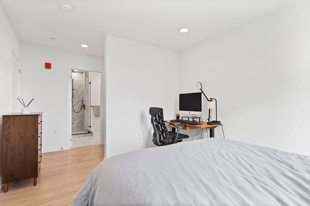 457 W Broadway 301, Boston, MA 02127
