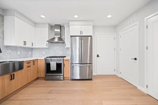 457 W Broadway 301, Boston, MA 02127
