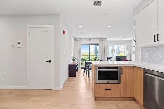 457 W Broadway 301, Boston, MA 02127