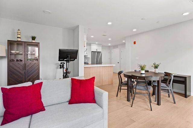 457 W Broadway 301, Boston, MA 02127
