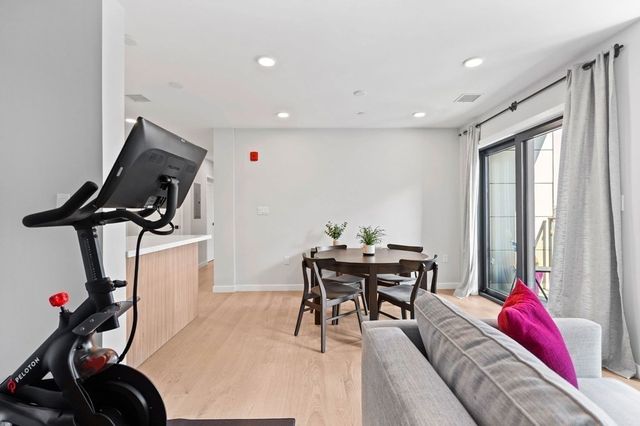 457 W Broadway 301, Boston, MA 02127