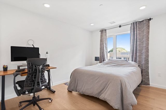 457 W Broadway 301, Boston, MA 02127