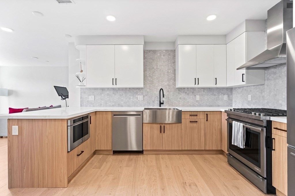 457 W Broadway 301, Boston, MA 02127