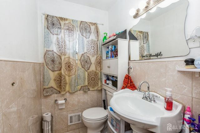 332 ernston Road, Parlin, NJ 08859