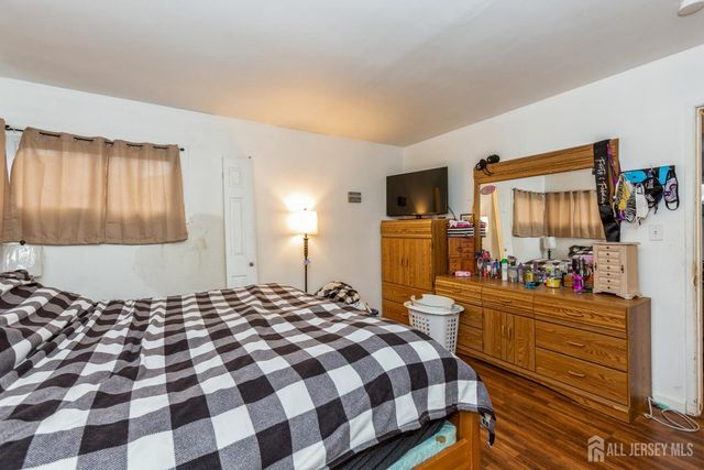 332 ernston Road, Parlin, NJ 08859