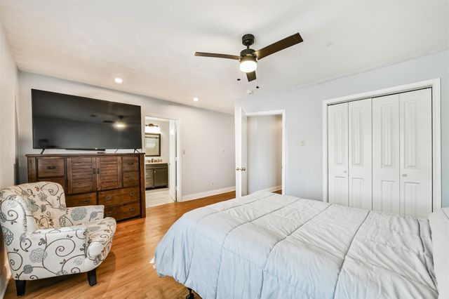 9101 Lazy Lane, Hitchcock, TX 77563