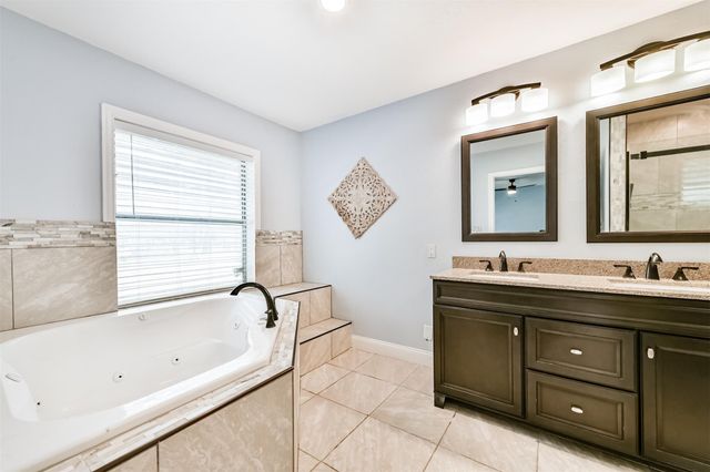 9101 Lazy Lane, Hitchcock, TX 77563