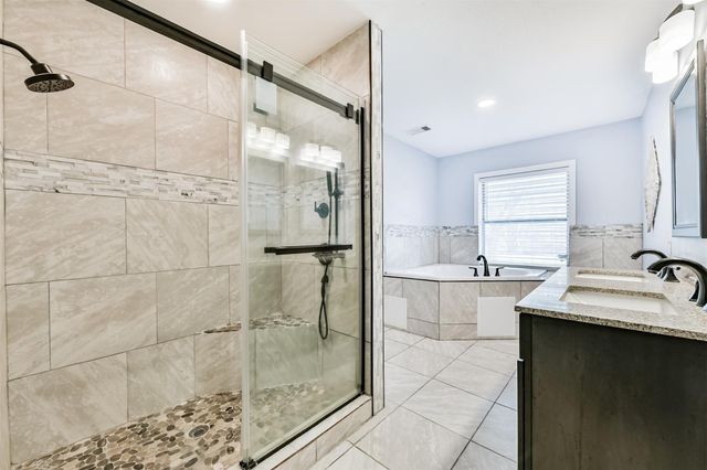 9101 Lazy Lane, Hitchcock, TX 77563