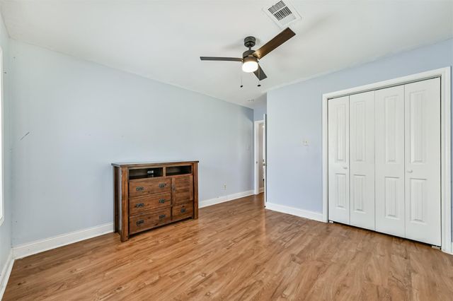 9101 Lazy Lane, Hitchcock, TX 77563