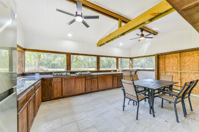 9101 Lazy Lane, Hitchcock, TX 77563