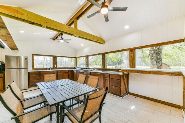 9101 Lazy Lane, Hitchcock, TX 77563