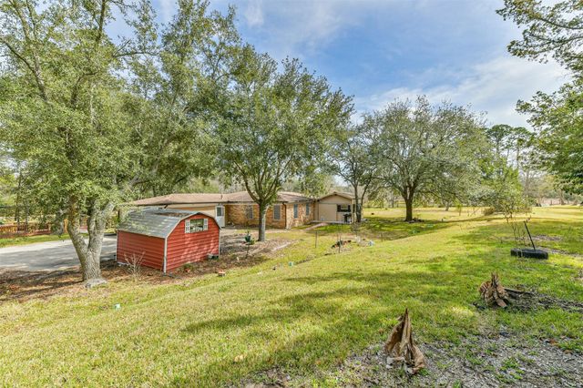 9101 Lazy Lane, Hitchcock, TX 77563