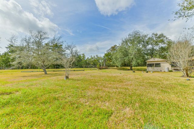 9101 Lazy Lane, Hitchcock, TX 77563