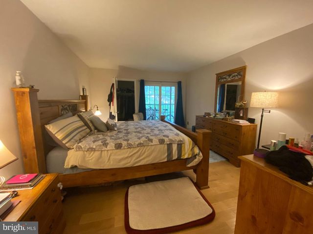 240 VALLEY STREAM LN, Chesterbrook, PA 19087