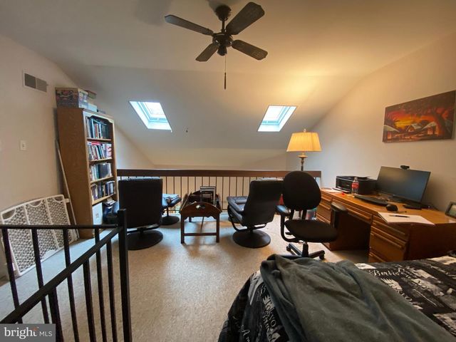 240 VALLEY STREAM LN, Chesterbrook, PA 19087