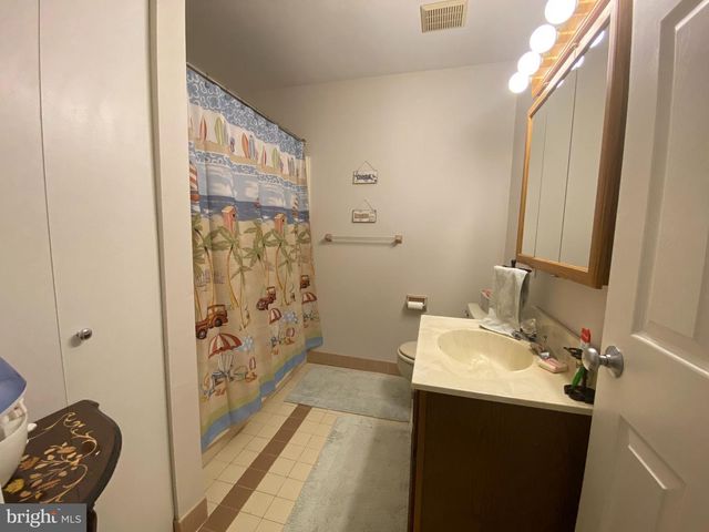 240 VALLEY STREAM LN, Chesterbrook, PA 19087