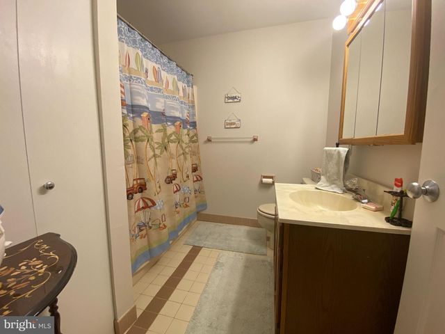 240 VALLEY STREAM LN, Chesterbrook, PA 19087