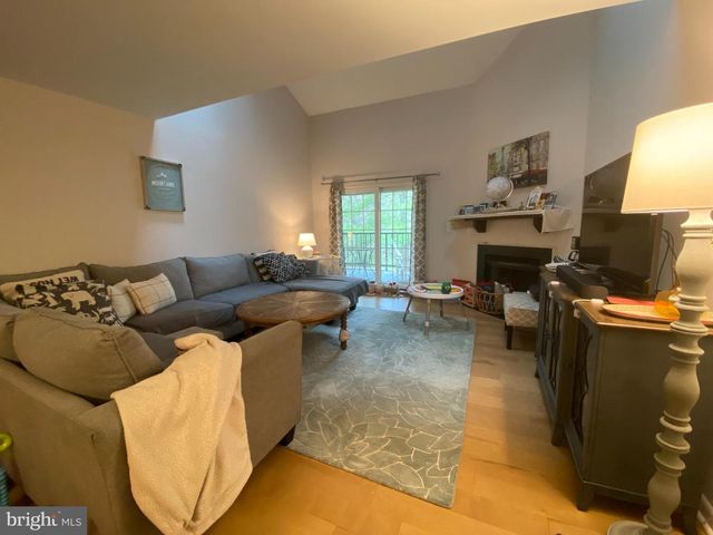 240 VALLEY STREAM LN, Chesterbrook, PA 19087