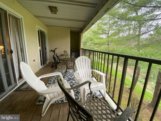 240 VALLEY STREAM LN, Chesterbrook, PA 19087