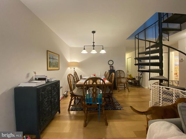 240 VALLEY STREAM LN, Chesterbrook, PA 19087