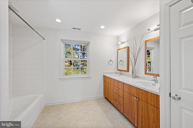 4238 50TH ST NW, Washington, DC 20016