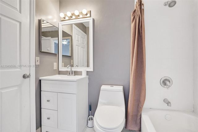 4183 Crystal Lake Dr, Deerfield Beach, FL 33064