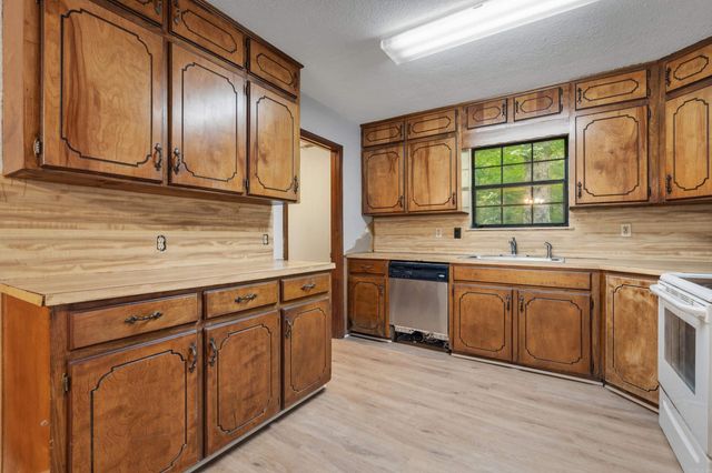 210 Lawrence Lane, Hot Springs, AR 71913