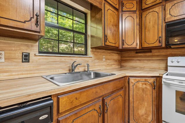 210 Lawrence Lane, Hot Springs, AR 71913