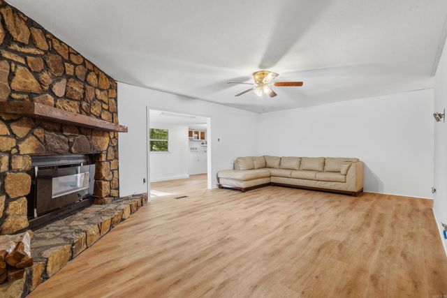 210 Lawrence Lane, Hot Springs, AR 71913