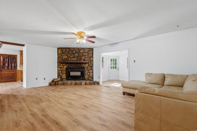 210 Lawrence Lane, Hot Springs, AR 71913